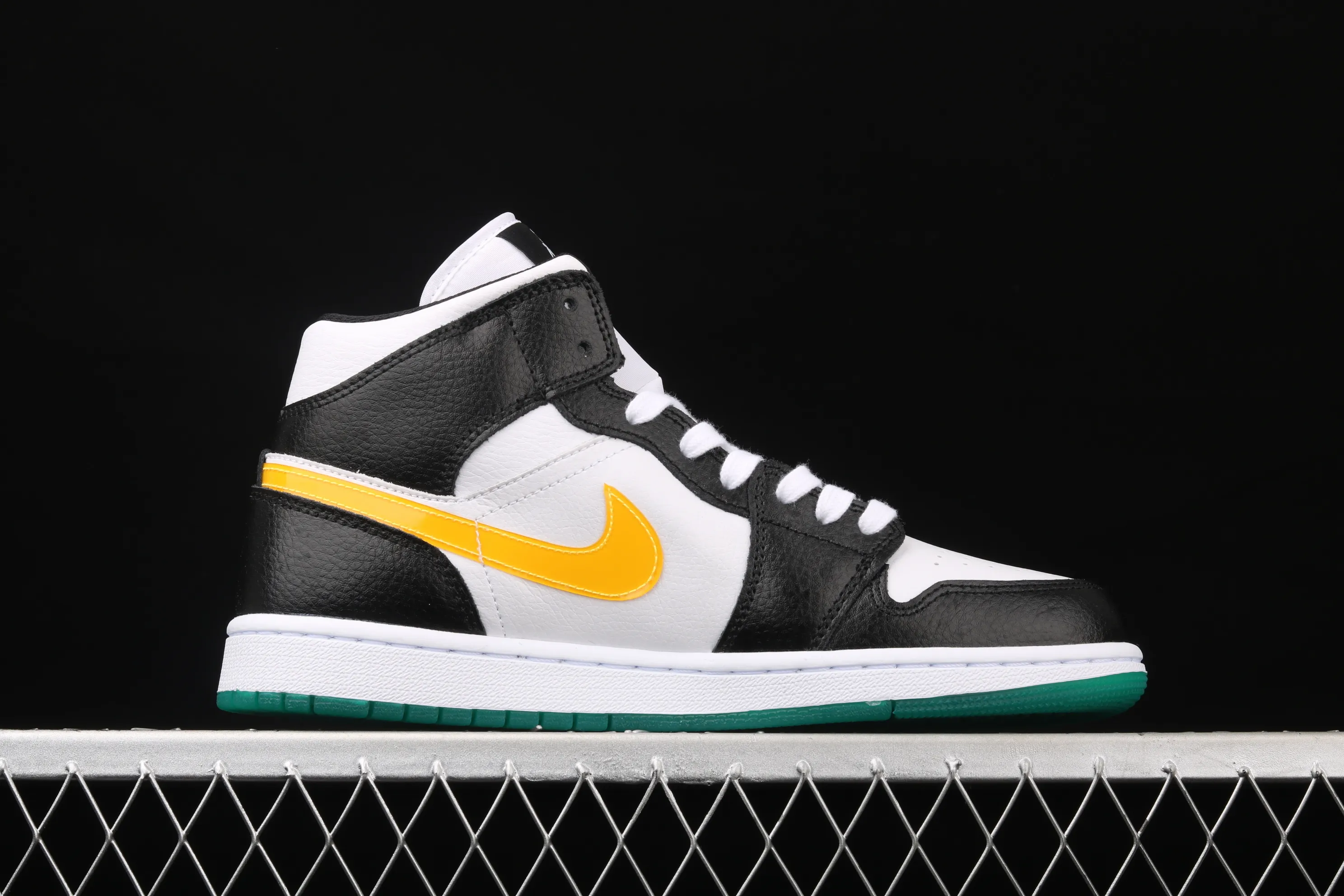 All categories Air Jordan Jordan series basketball shoes Air Jordan 1 Mid Air Jordan 1 Mid AJ1 Joe 1 red and yellow color hook Yuanyang mid-top basketball shoes BQ6472-063